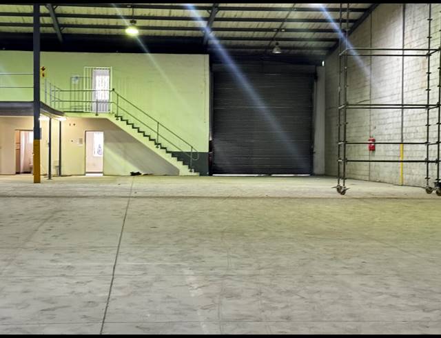1,069M² WAREHOUSE TO LET IN BRIARDENE